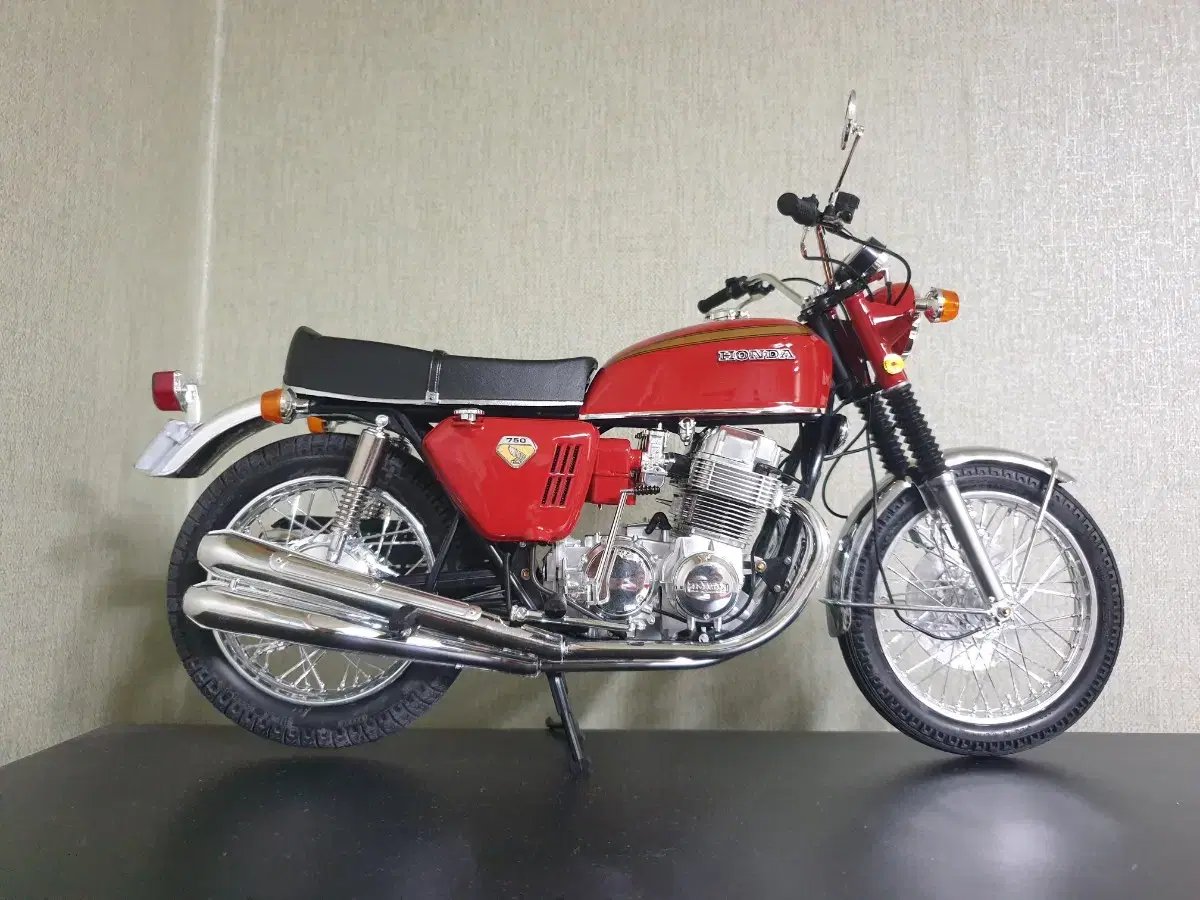 타미야 1:6 바이크 혼다 CB750FOUR 1969년식 모형 완성품